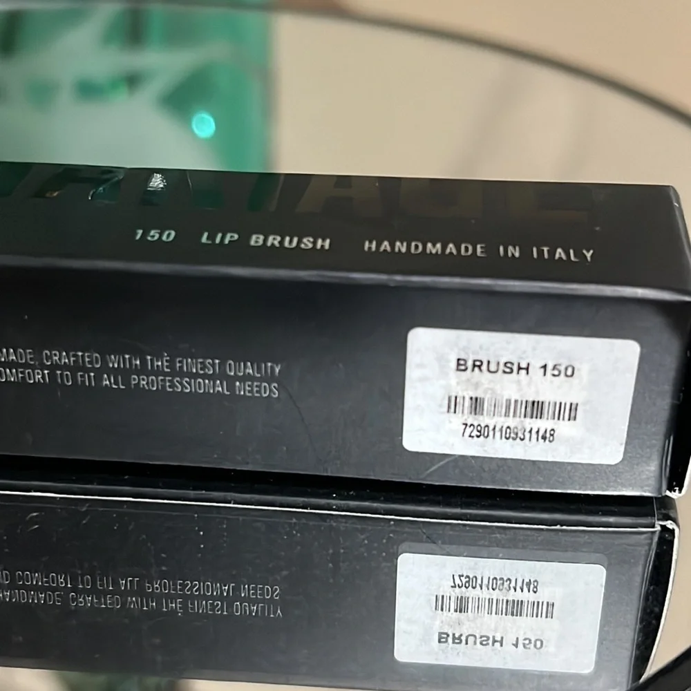 IL MAKIAGE Lip Brush 150 in Sleek Black, new!